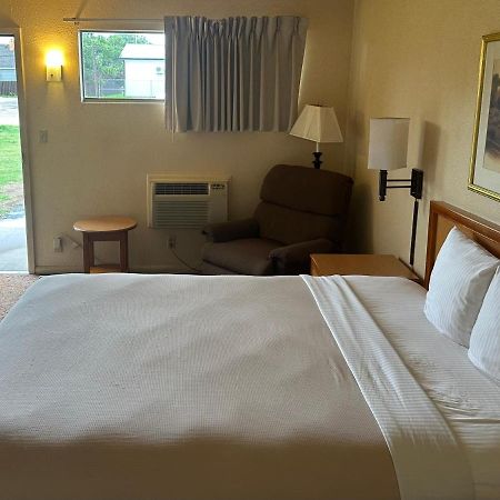 Big Bend Traveler'S Inn Great Bend 外观 照片